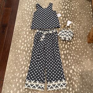 Girls’ Black and White Patterned Two-Piece Set with Bag. Size M (7/8) NWT